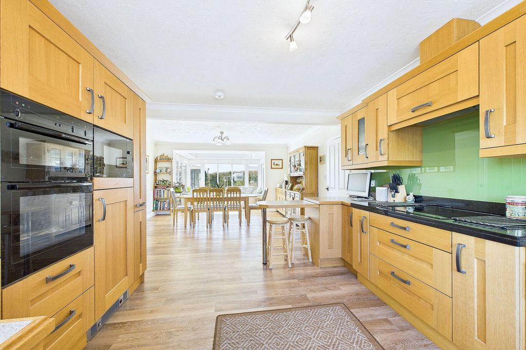 Property photo 3 of 34