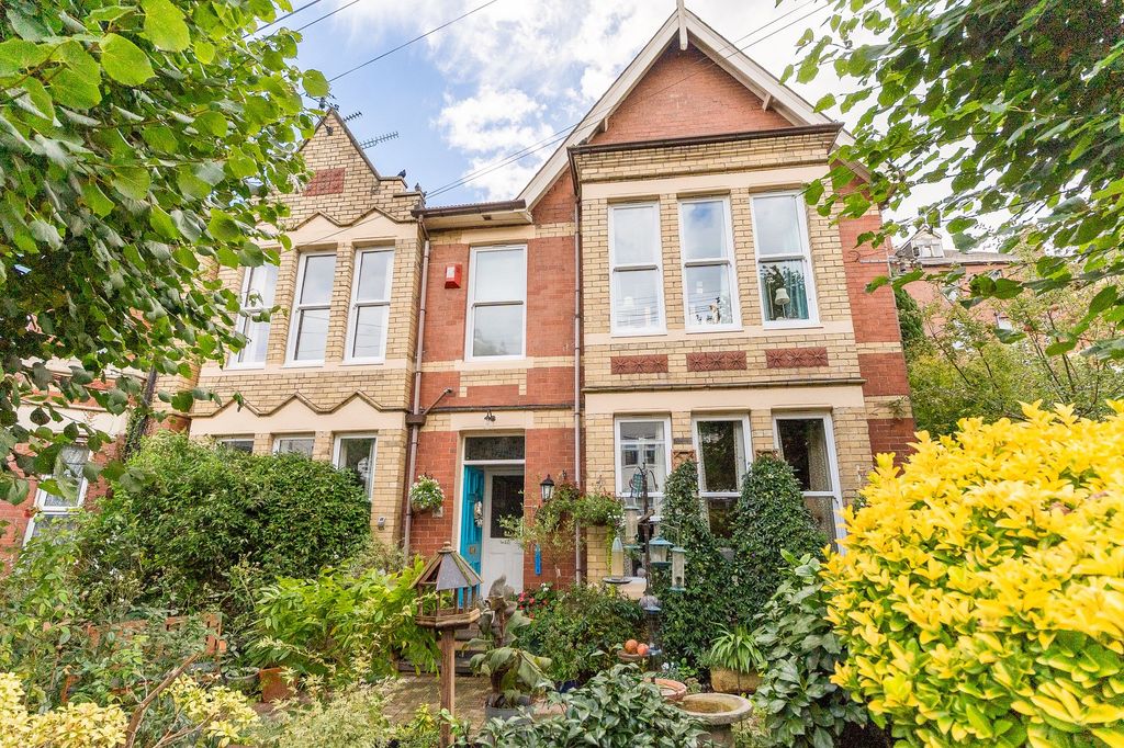 Property photo 1 of 33