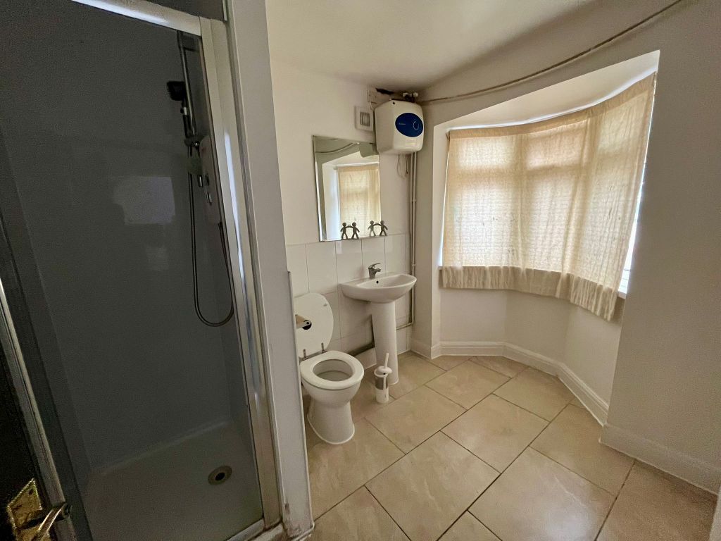 Property photo 3 of 6 385 -1
