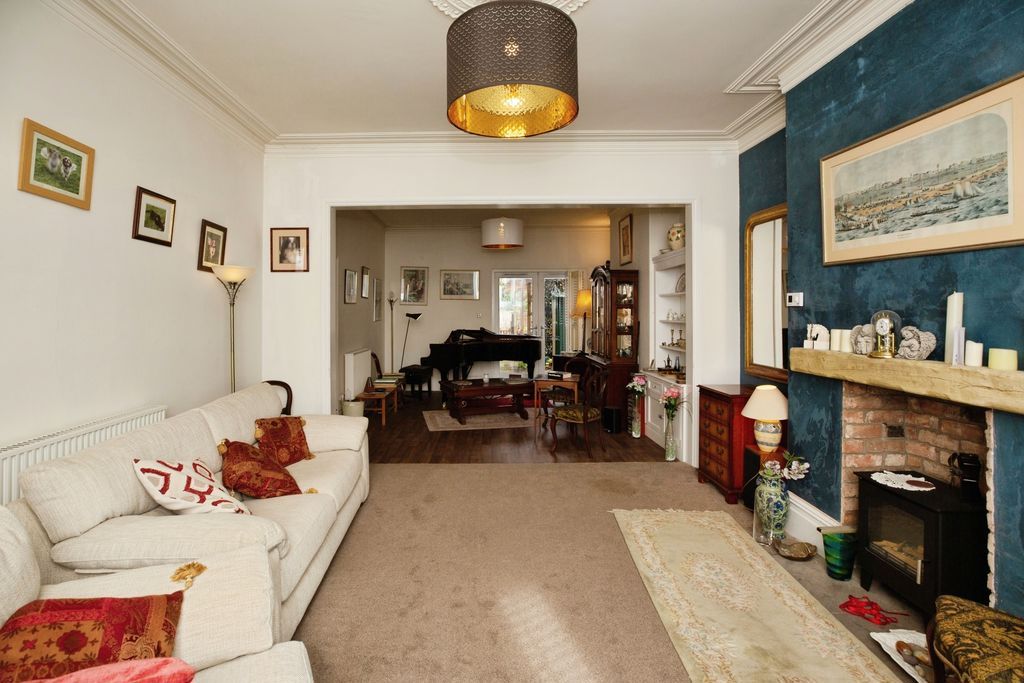 Property photo 3 of 30 Living Room/Drawing Room