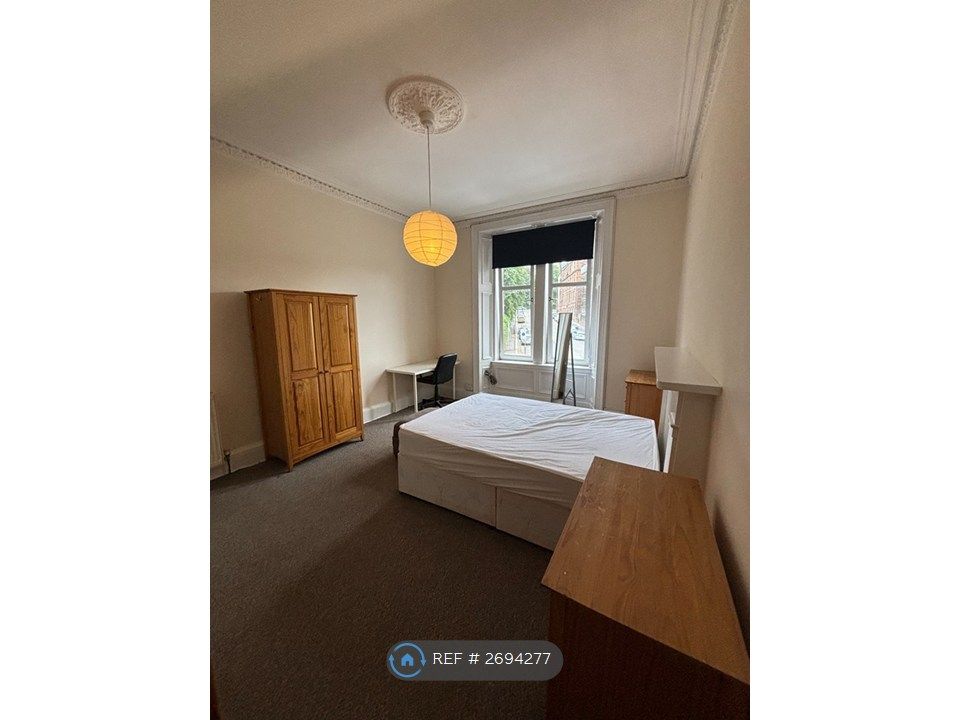 Property photo 3 of 9 Bedroom i