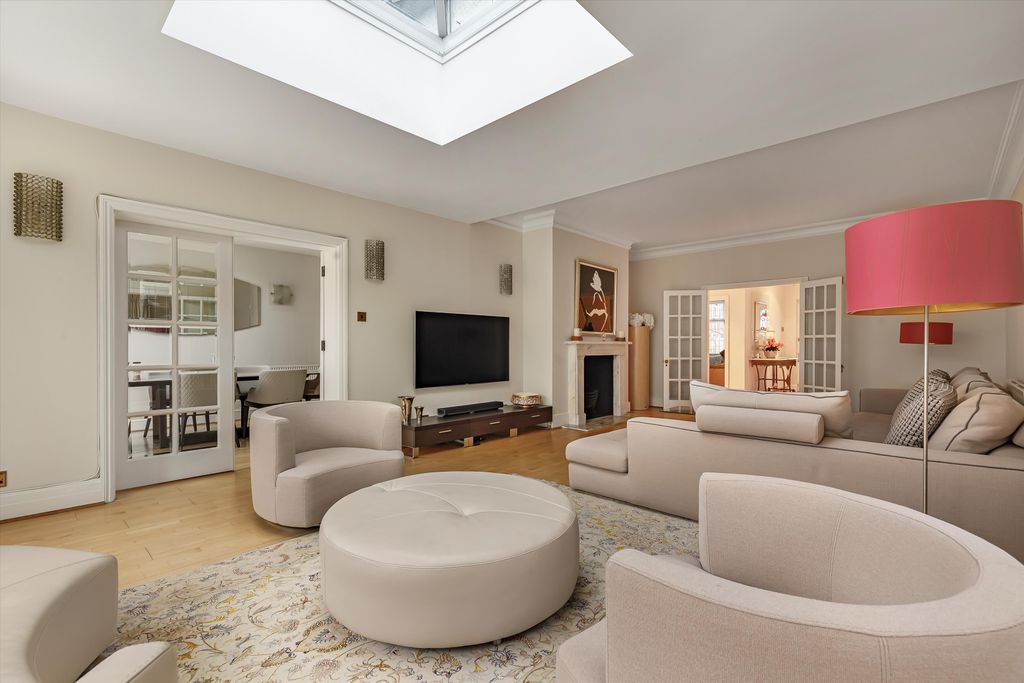 Property photo 2 of 17 Image