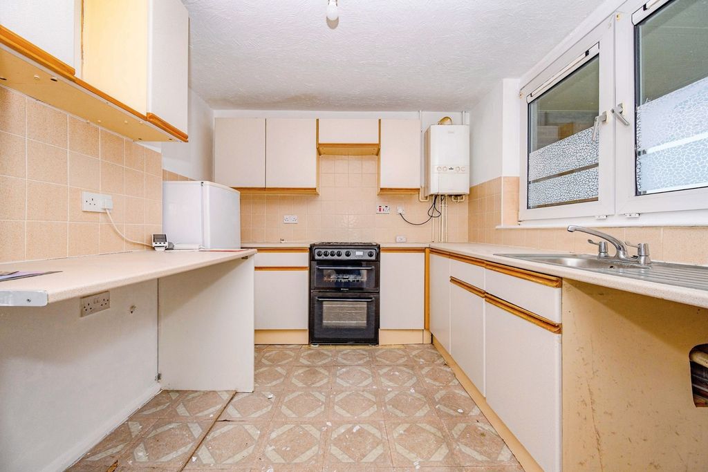 Property photo 3 of 10 Pbox-Img.Jpg