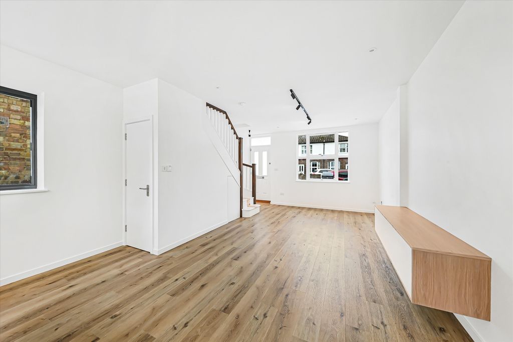 Property photo 2 of 11 Image