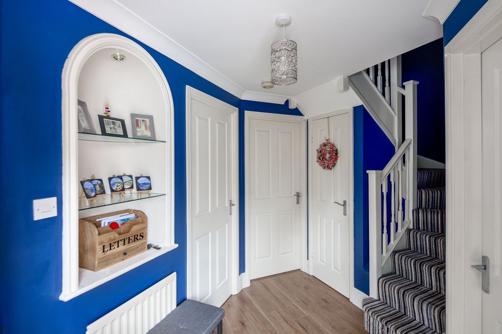 Property photo 2 of 22 Entrance Hall