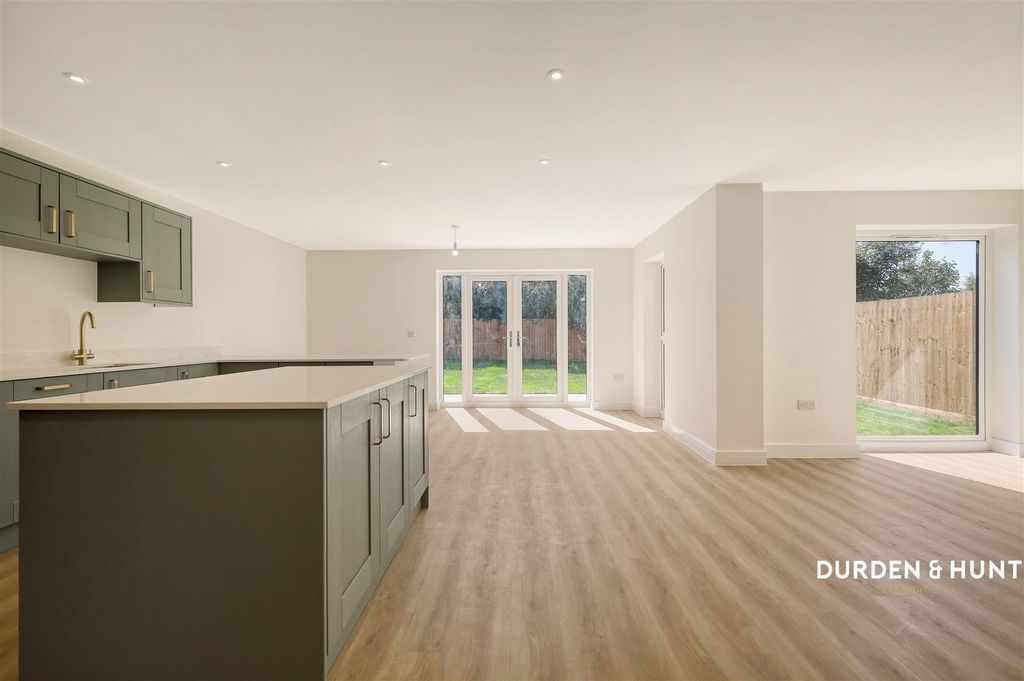 Property photo 2 of 26 Paddocks Lane