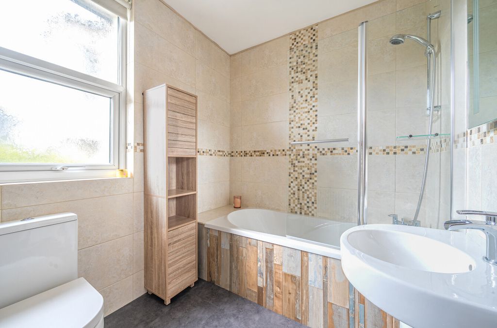 Property photo 2 of 25 2 - 1425704-1-69Af24A...