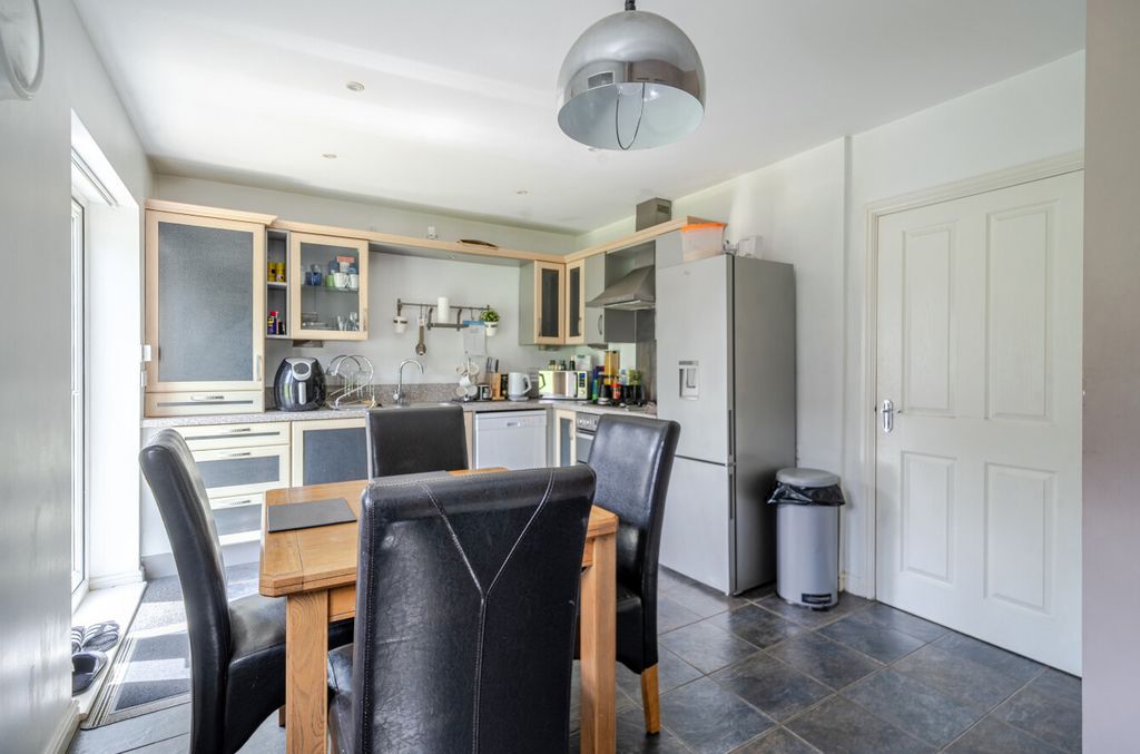 Property photo 3 of 26 1469944-10-6A22Cf...