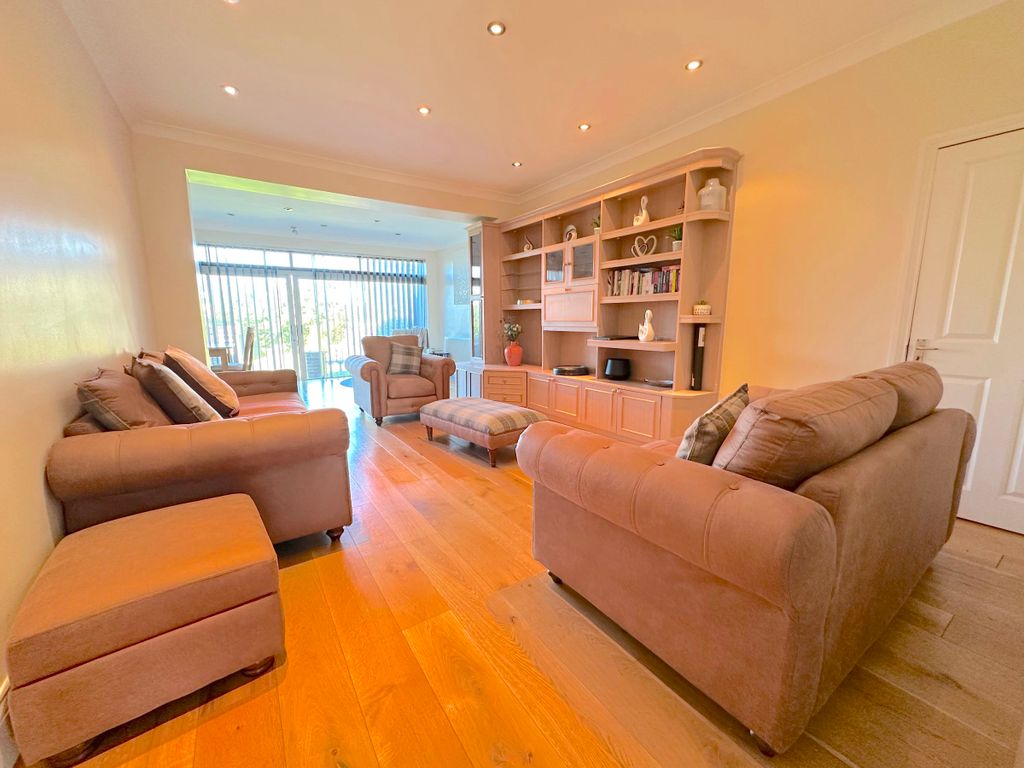 Property photo 3 of 23