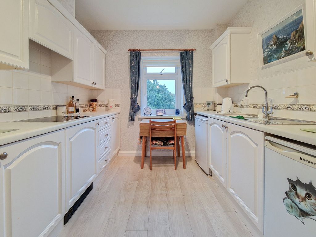 Additional image 4 of 2 bed flat for sale29 Oaklands Manor, St Saviour JE2