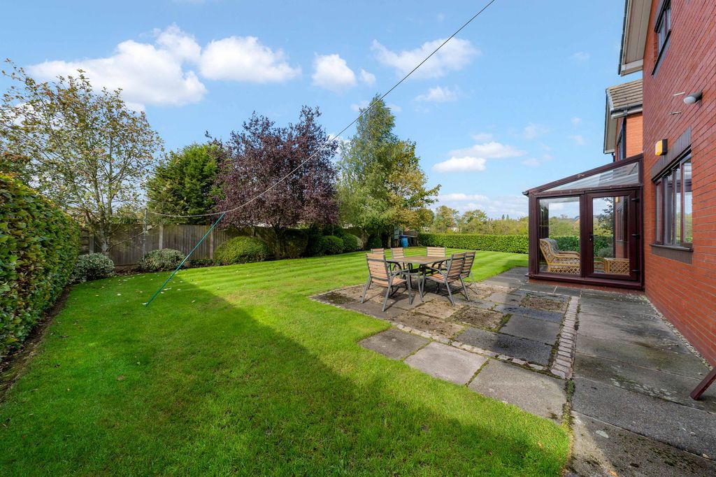 Property photo 2 of 34