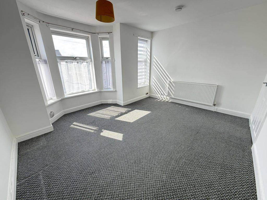 Property photo 2 of 8 Image