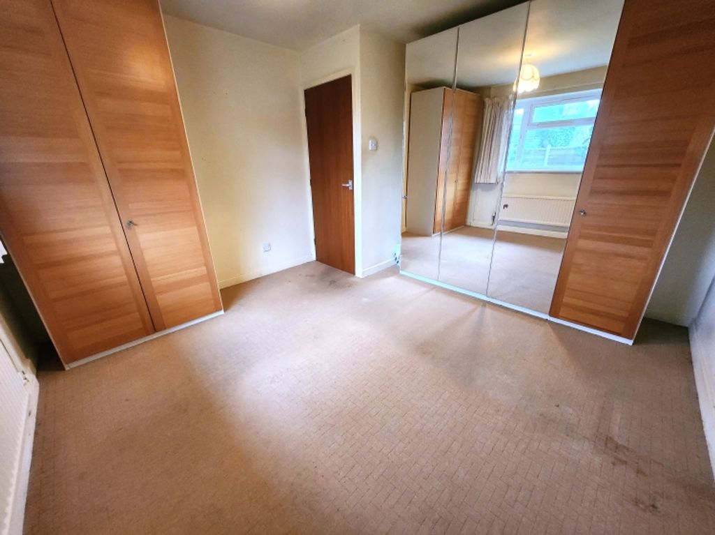 Property photo 2 of 8 Main Bedroom