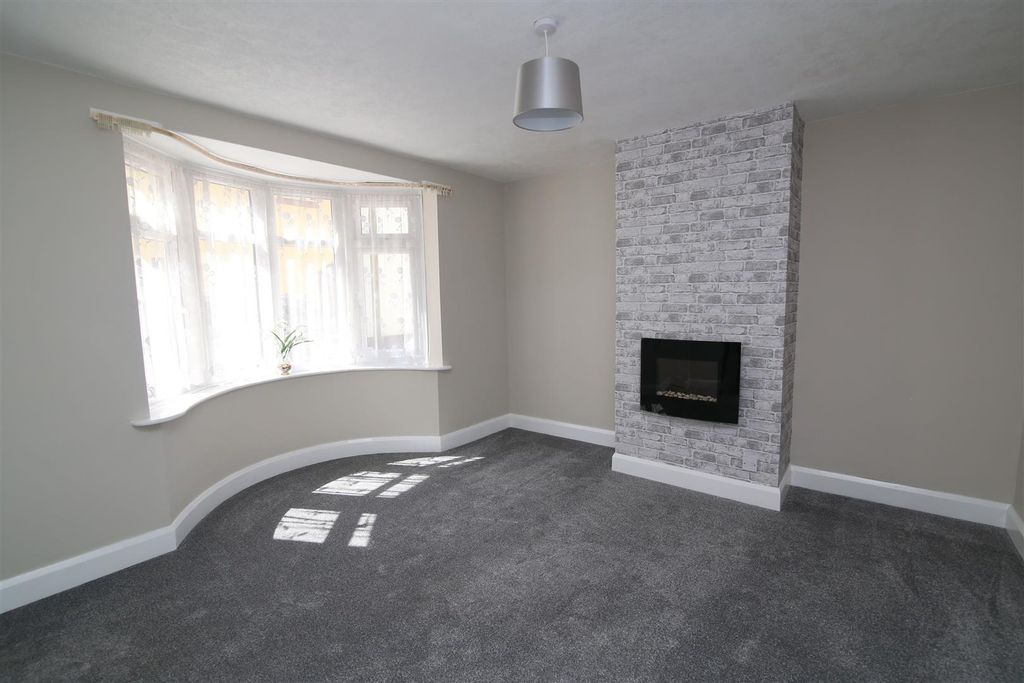 Property photo 2 of 10 Lounge (2).Jpg