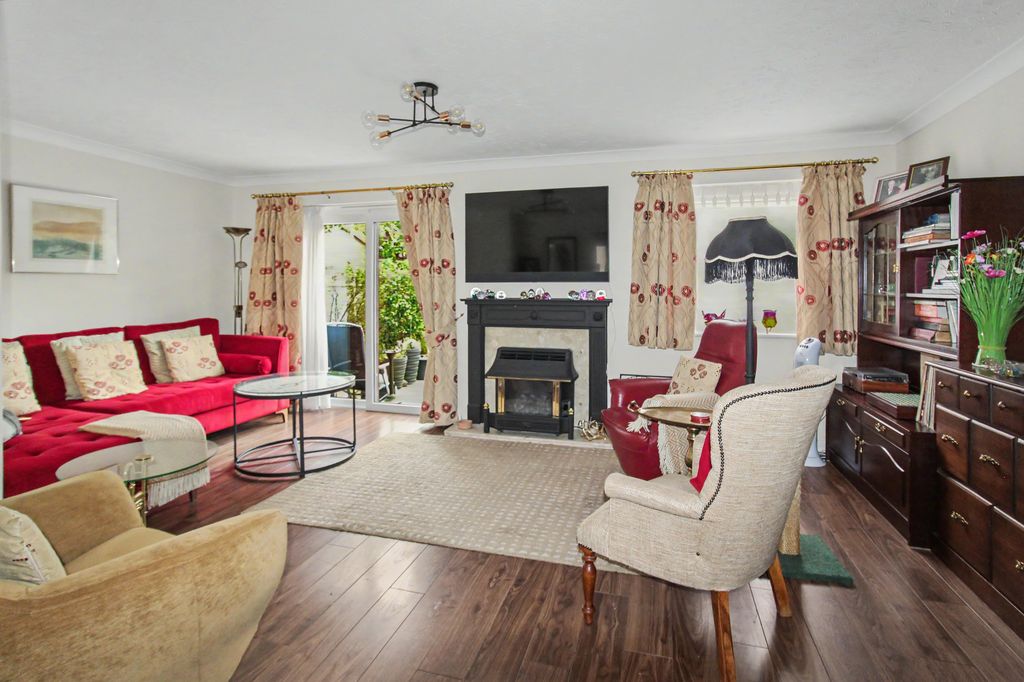 Property photo 2 of 18