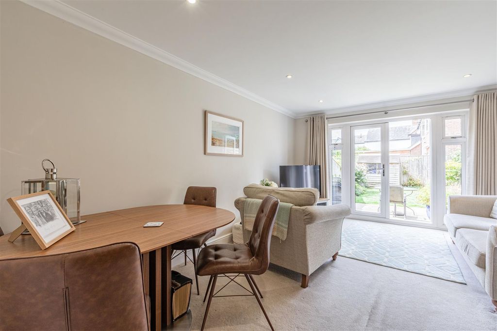 Property photo 3 of 13 2 Kings Terrace, Kt14 7Ap - 9.Jpg