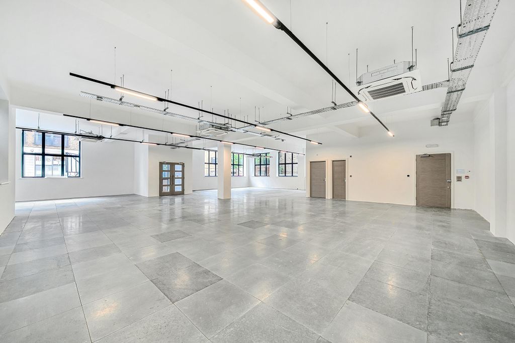 Property photo 3 of 101 129653516682B1Aff2d401Arw1.Jpg