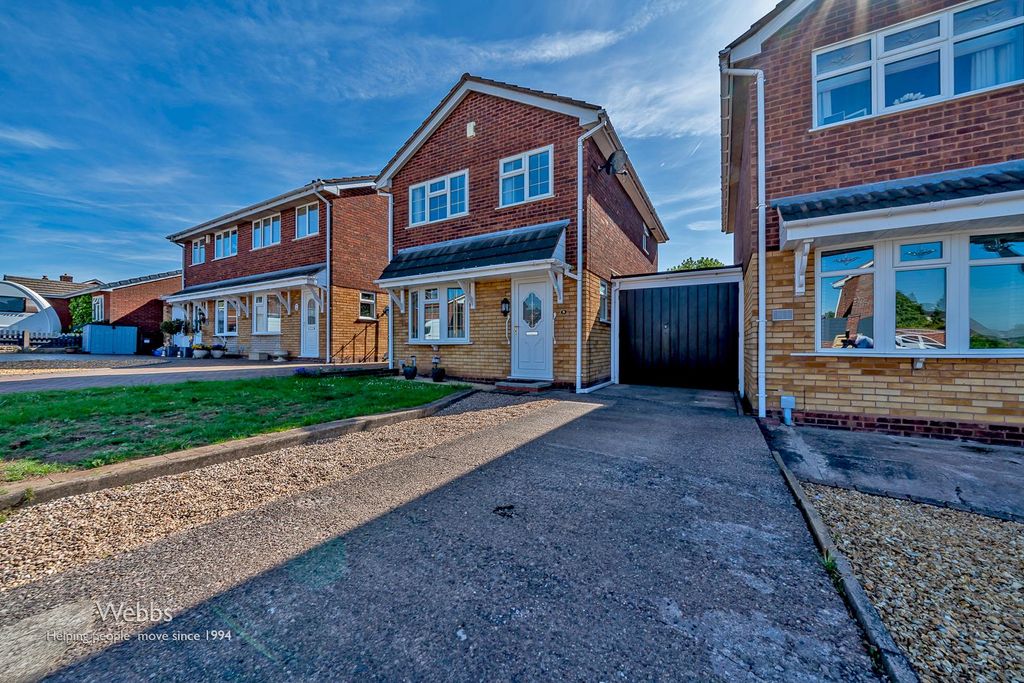 Property photo 1 of 24 Â© Webbs Estate Agents Â© (61 Of 340).Jpg