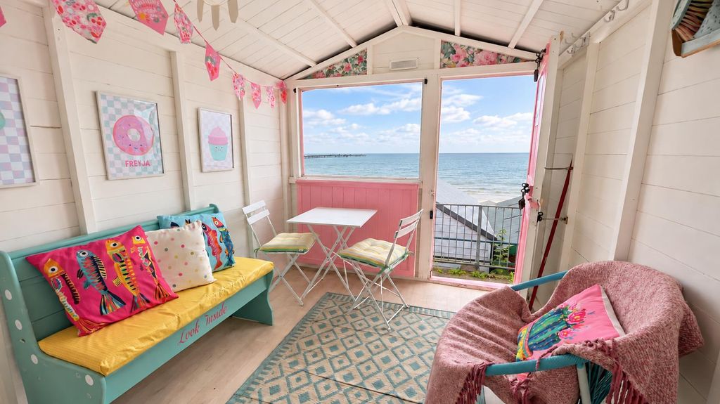 Property photo 2 of 7 Beach Hut