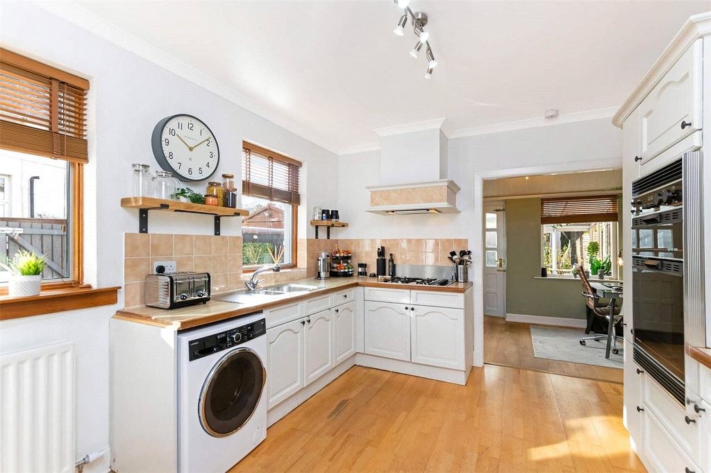 Property photo 3 of 19 Picture No. 17