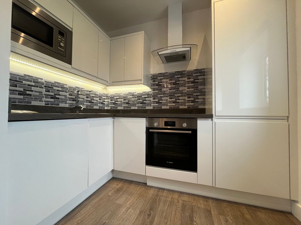 Property photo 2 of 6 Kitchen