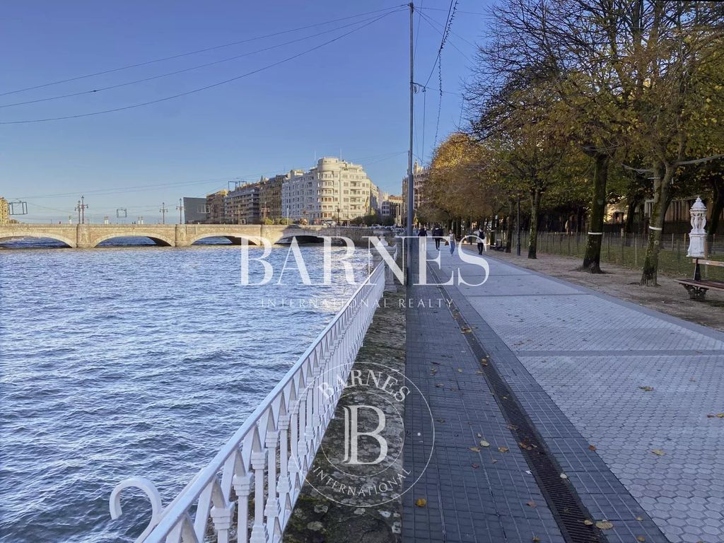 Property photo 1 of 15 Barnes, Avda Francia 6