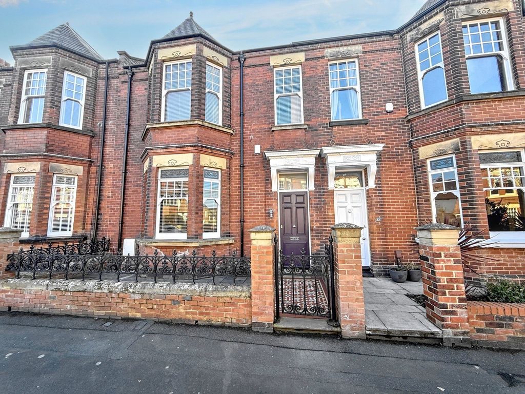 Property photo 1 of 43