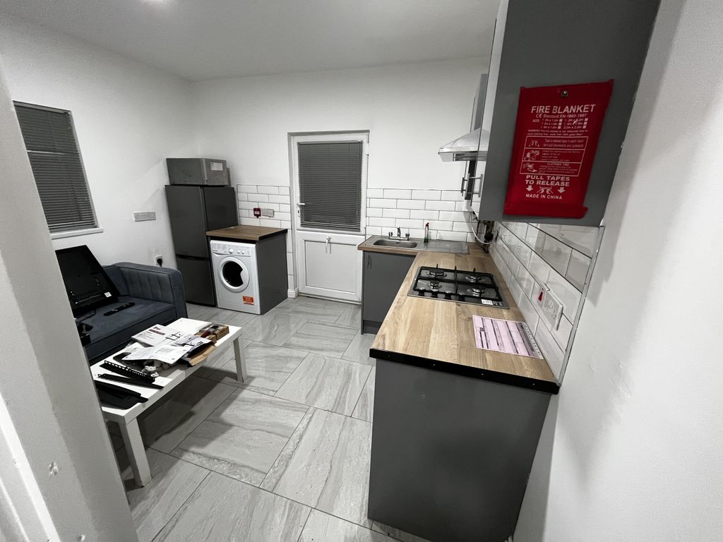 Property photo 1 of 4 1 Bed Flat On Whitchurch Road