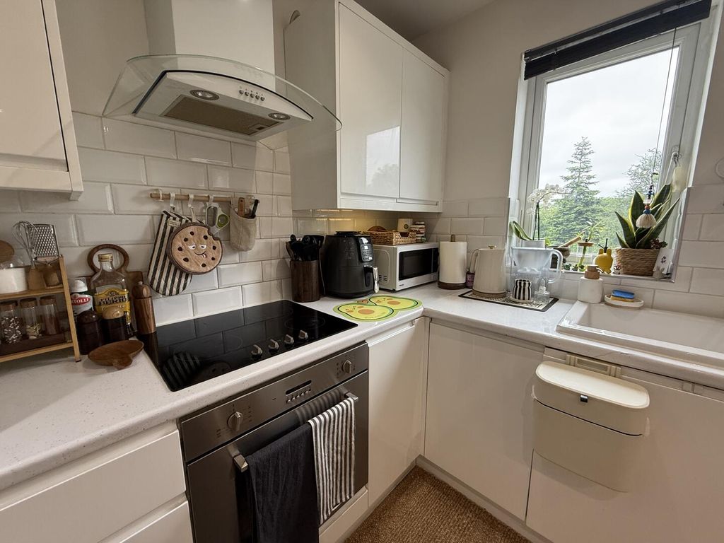 Property photo 3 of 24 Kitchen