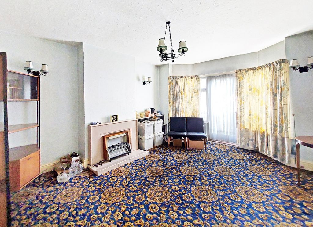 Property photo 2 of 13 5501591