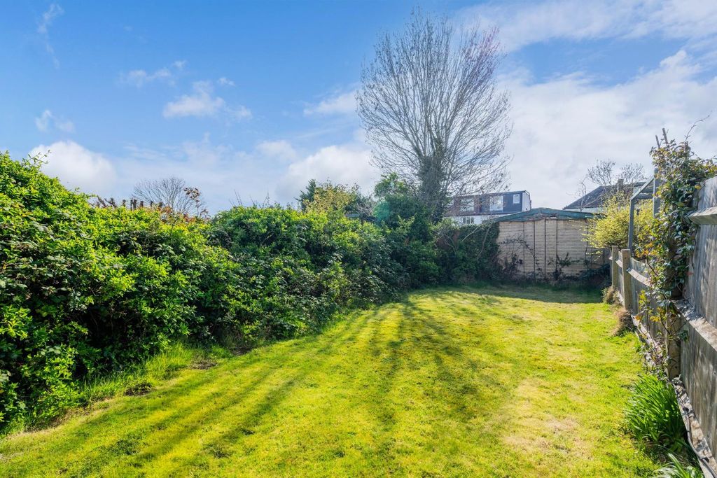 Property photo 3 of 8 Sparrow Farm Road