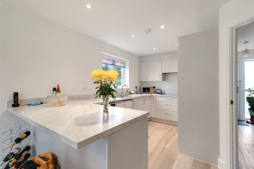 Property photo 2 of 17 Picture No. 15