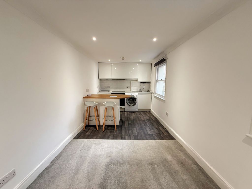 Property photo 2 of 8 Img-8154