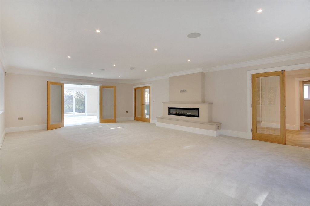 Property photo 3 of 26 Sitting Room