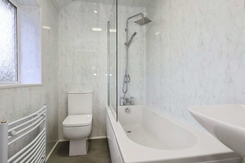 Property photo 3 of 12 Bathroom/ W.C