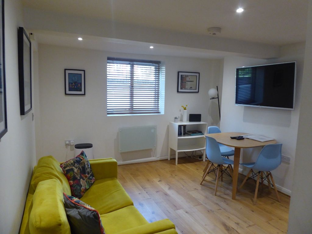 Property photo 2 of 8 5211791