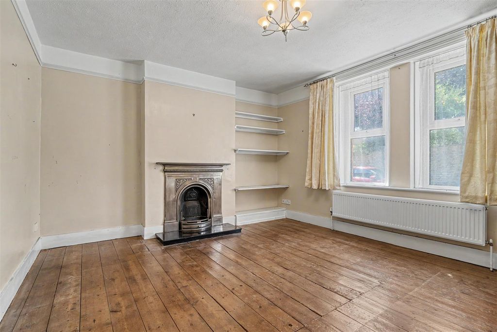 Property photo 2 of 12 Sitting Room