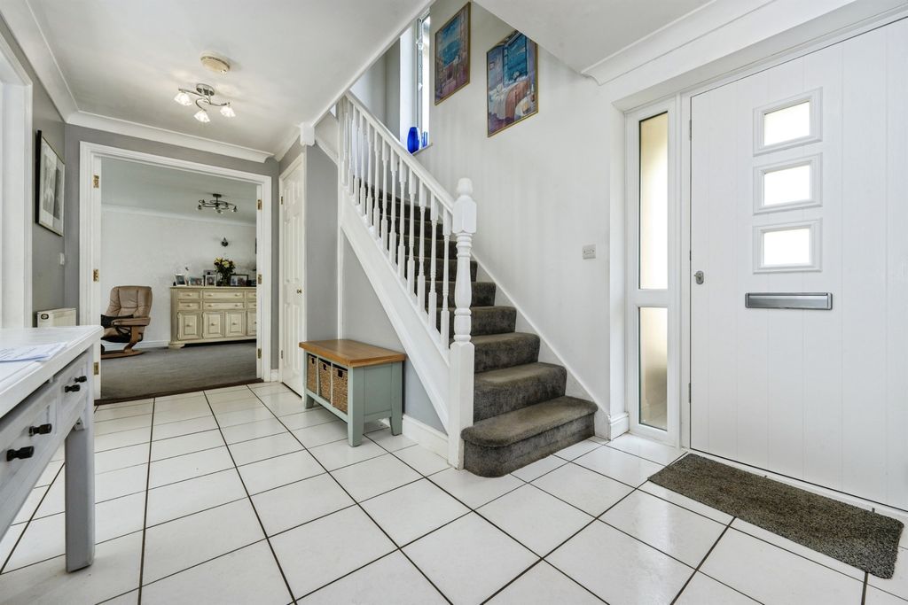 Property photo 2 of 17