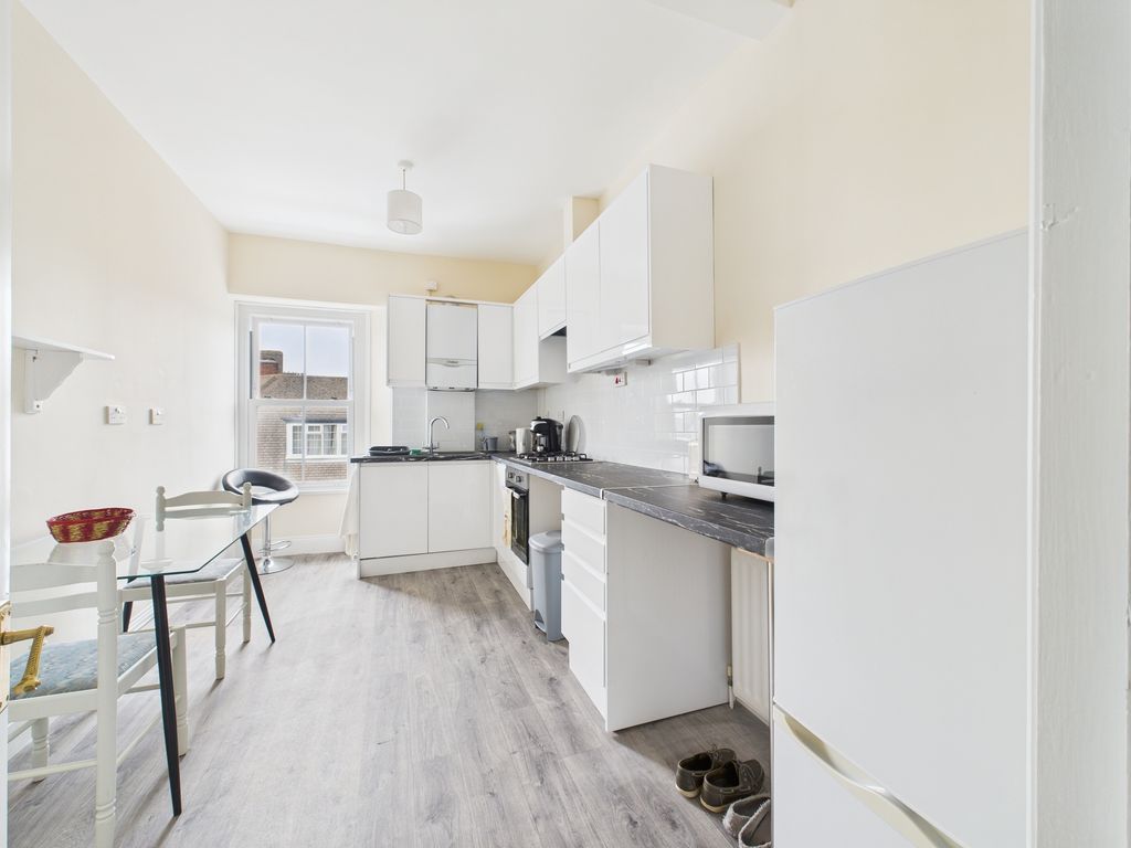 Property photo 3 of 13 Cam02089G0-Pr0508-Still002