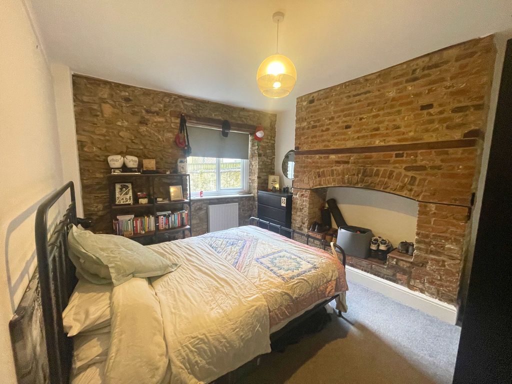 Property photo 2 of 6 Bedroom 1