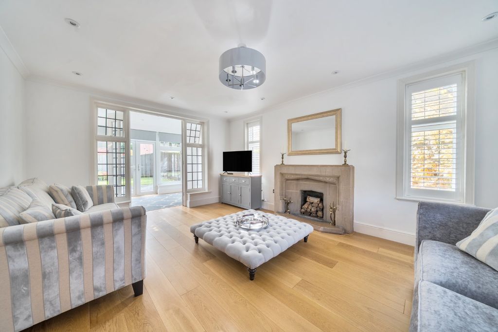 Property photo 1 of 38 Picture No. 21