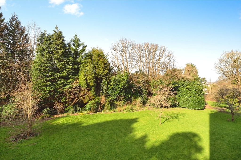 Property photo 2 of 17 Picture No. 11