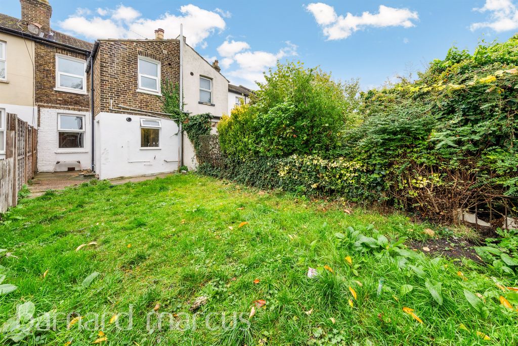 Property photo 3 of 11 Garden