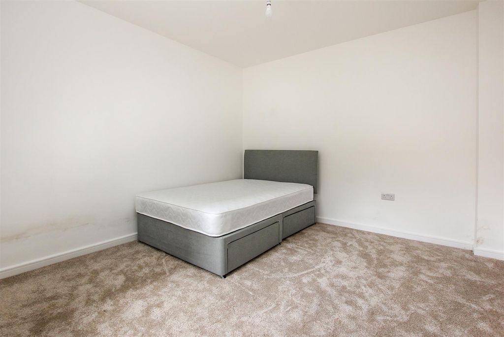 Additional image 5 of 2 bed flat for saleMontagu Street, Kettering NN16