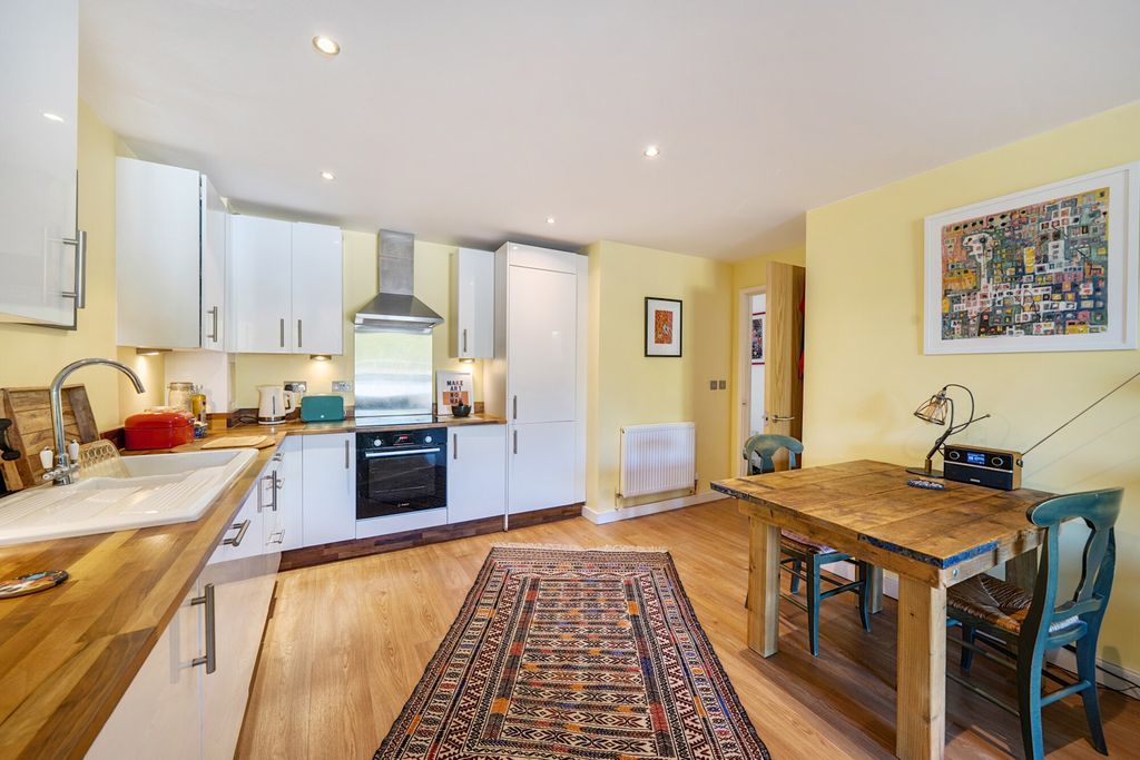 Property photo 2 of 17 Kitchen