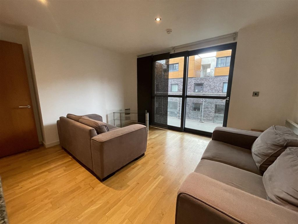 Property photo 2 of 16 Livingroom.Jpeg