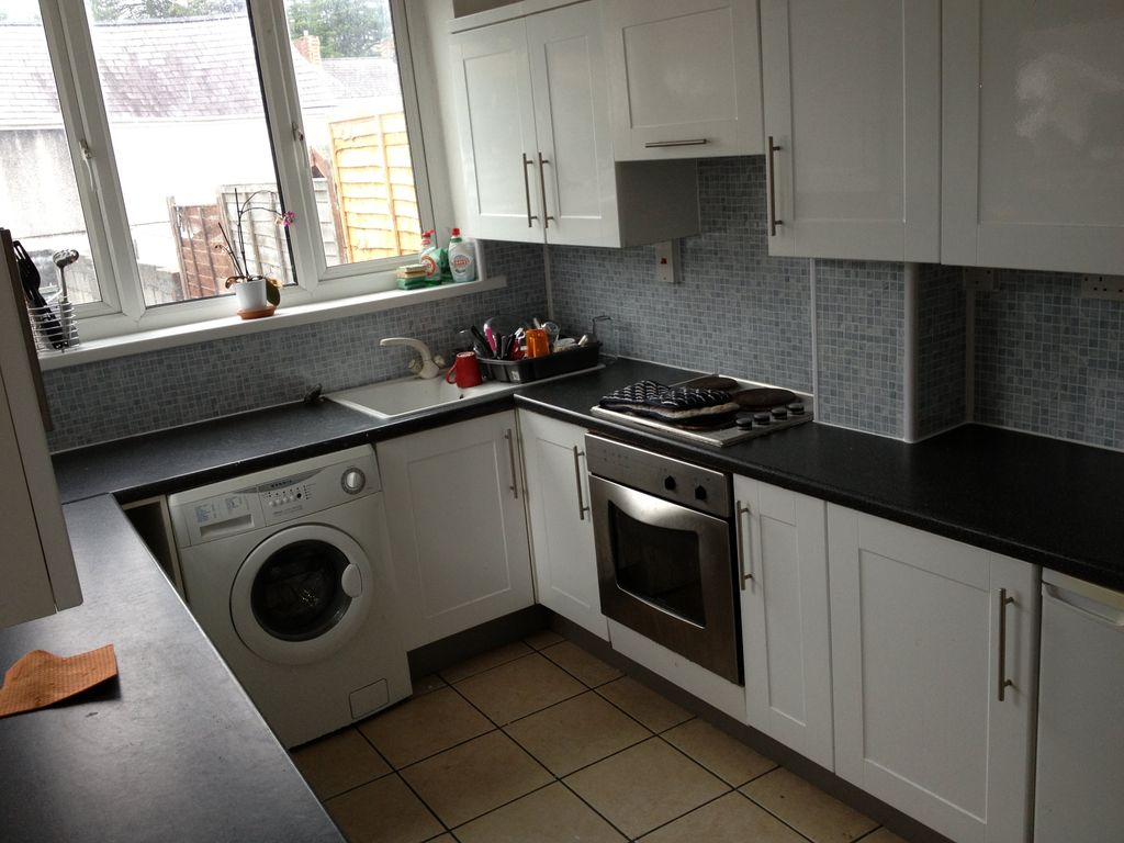 Property photo 2 of 5 Kitchen