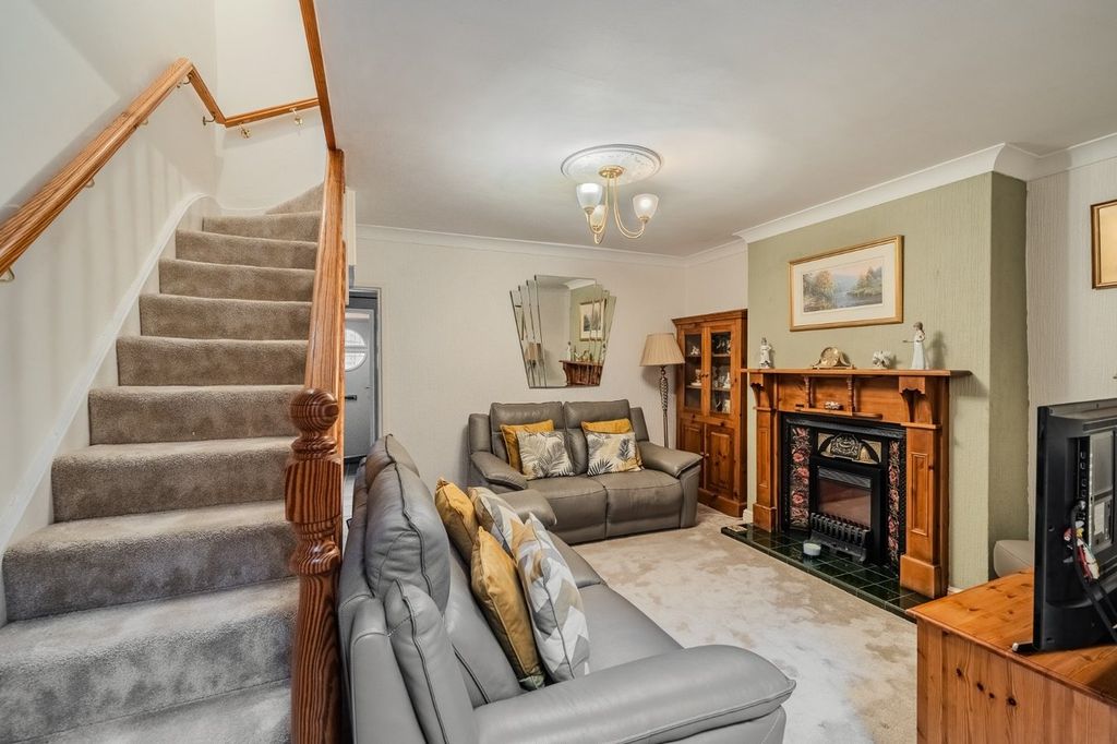 Property photo 3 of 43