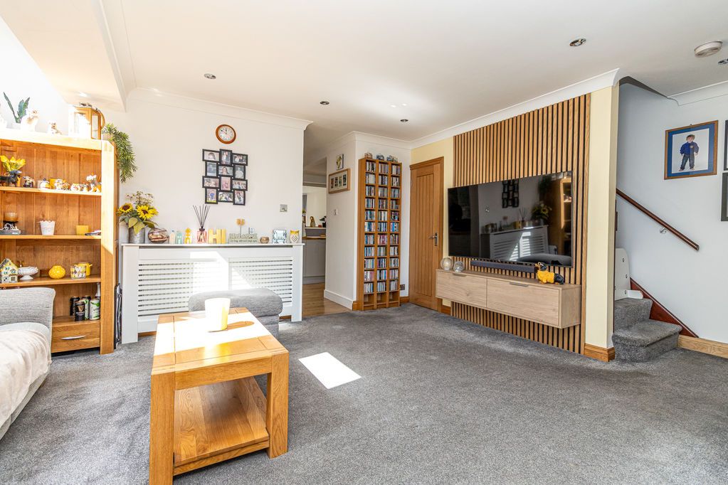 Property photo 2 of 30 .