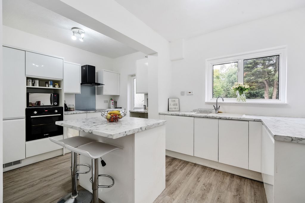 Property photo 3 of 28 Picture No. 02